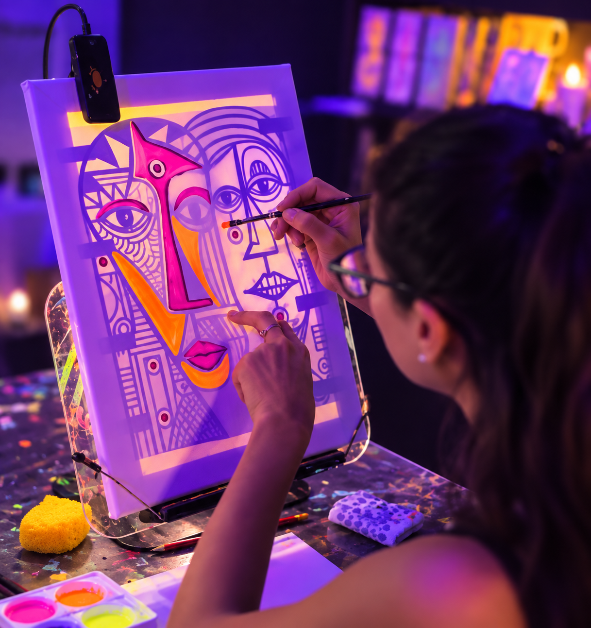 Pintar cuadros neón Barcelona con esmaltes fluorescentes, Paint Barcelona